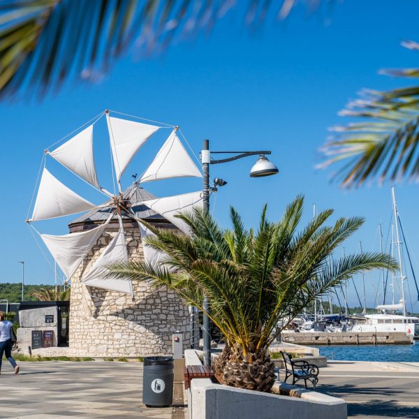 Le moulin « malin », symbole de Medulin et gardien de son port